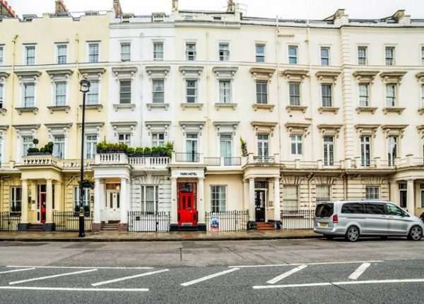 Exterior of Park Hotel Victoria