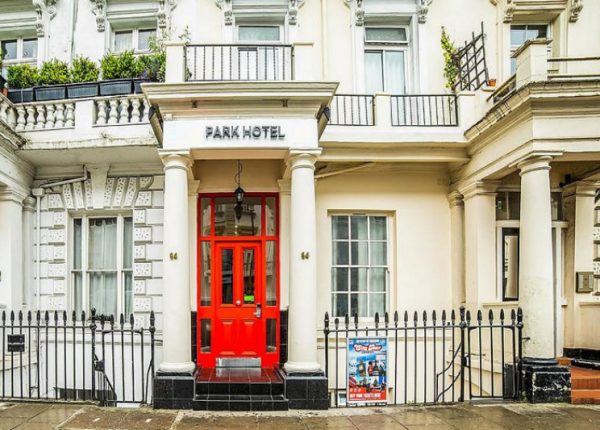 Entrance of Park Hotel Victoria